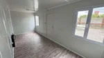 Container Ufficio Nero 6 x 2,4 m — Pannelli Nervati Nero Antracite con Finestre PVC Bianche e Porta Piena - immagine 5