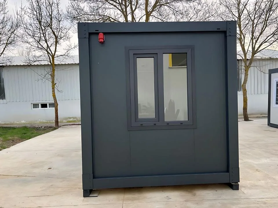 Container Ufficio Wolf Tiny Modello Black Diamond 2,4 x 5,0 m — Grigio Antracite con Vetrate e Porta Battente - immagine 2