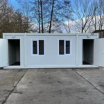 Container Ufficio XL 3 x 7 m con WC e Cucina — Bianco con Due Porte e Due Finestre - immagine 1