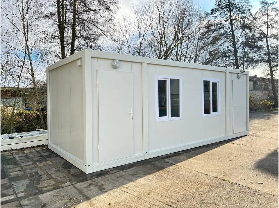 Container Ufficio XL 3 x 7 m con WC e Cucina — Bianco con Due Porte e Due Finestre - immagine 2