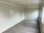 Container Ufficio XL 3 x 7 m — Wolf Tiny Bianco con Due Finestre e Porta sul Lato Lungo - immagine 8