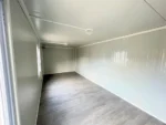 Container Ufficio XL 3 x 7 m — Wolf Tiny Bianco con Due Finestre e Porta sul Lato Lungo - immagine 9