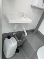 Container WC con cisterna – Cabina sanitaria autonoma con serbatoio 500 L e illuminazione LED - immagine 7