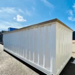 Piscina container 20 piedi bianco ghiaccio con deck WPC teak, vasca blu pallido e swim jet - immagine 1