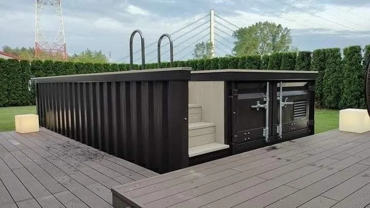 Piscina container 20 piedi marrone scuro con scala interna, bâche e locale tecnico - immagine 1