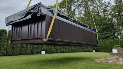 Piscina container 20 piedi marrone scuro con scala interna, bâche e locale tecnico - immagine 2