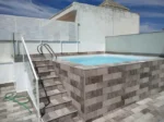 Piscina fuori terra acciaio rigido ILÚ PRO 240 con pannello metacrilato e scala integrata, 4,70 × 2,20 m - immagine 8