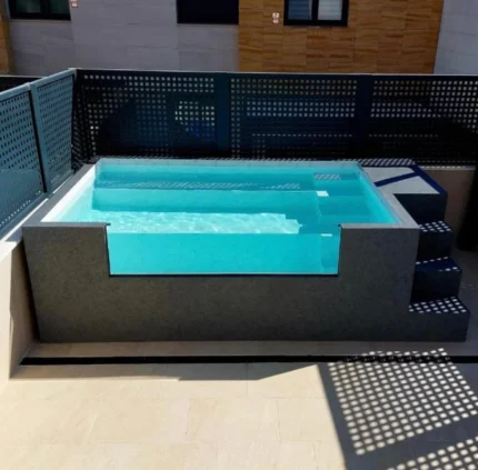 Piscina fuori terra ILÚ PRO 230 in acciaio con parete panoramica in metacrilato 3,75 × 2,20 m - immagine 1