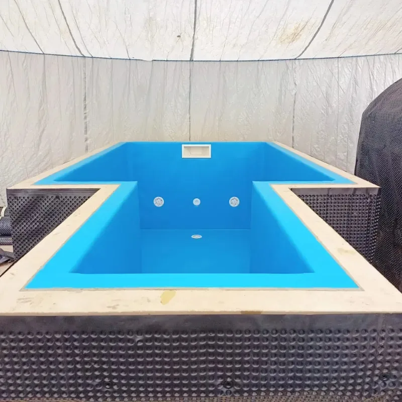 Piscina interrata in calcestruzzo 4,90 × 2,14 m con rivestimento Alkorplan, scalinata romana e doppio isolamento - immagine 1