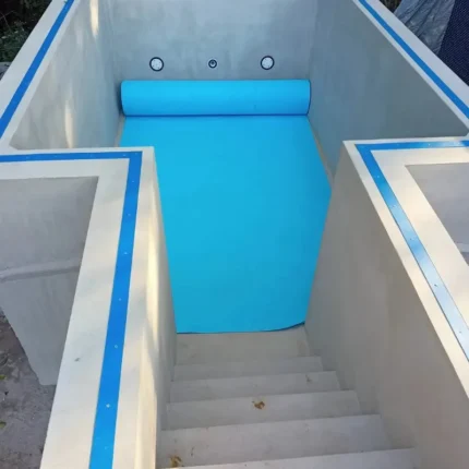 Piscina interrata in calcestruzzo 4,90 × 2,14 m con rivestimento Alkorplan, scalinata romana e doppio isolamento - immagine 2