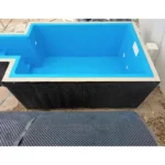 Piscina interrata in calcestruzzo 4,90 × 2,14 m con rivestimento Alkorplan, scalinata romana e doppio isolamento - immagine 3