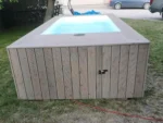 Piscina monoblocco in fibra di vetro rivestita in legno di pino 5 m × 2,20 m - immagine 4