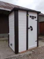 Toilette portatile ECO5 in legno 1,58 × 1,19 m – WC da giardino con urinatoio, lavabo e luce solare - immagine 3