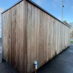 Ufficio Open Space — Modulo in Legno di Cedro Naturale Verticale con Porta Scorrevole Antracite e Faretti da Incasso - immagine 3